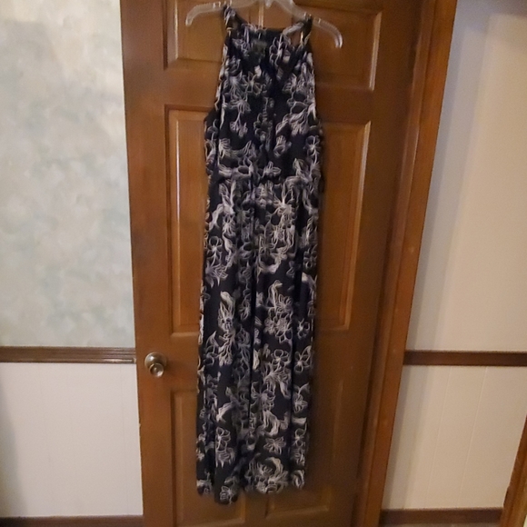 DRESS - Picture 1 of 6